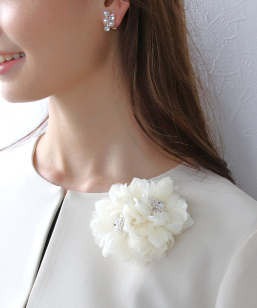 Three Four Time(スリーフォータイム)の「ダブルコサージュ【結婚式/フォーマル/入卒】(ブローチ/コサージュ・レディース・アイボリー/グレー/ネイビー・FREE)」の12枚目の写真