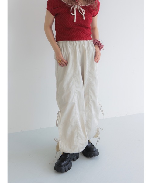 JUMELLE（ジュメロ）の「side ribbon pants【低身長~高身長】（カーゴパンツ・レディース・ブラック/アイボリー・MEDIUM）」の7枚目の写真