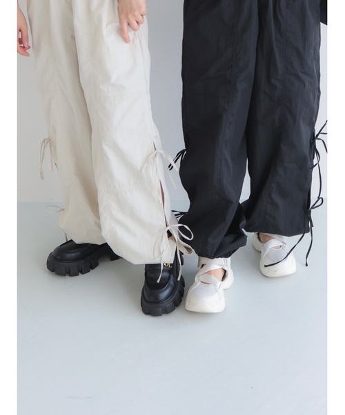 JUMELLE（ジュメロ）の「side ribbon pants【低身長~高身長】（カーゴパンツ・レディース・ブラック/アイボリー・MEDIUM）」の12枚目の写真