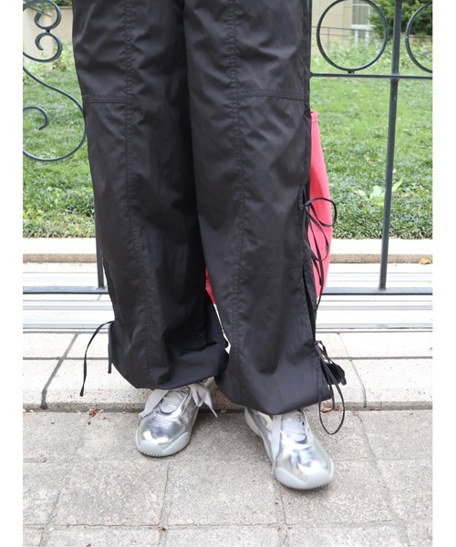 JUMELLE（ジュメロ）の「side ribbon pants【低身長~高身長】（カーゴパンツ・レディース・ブラック/アイボリー・MEDIUM）」の22枚目の写真