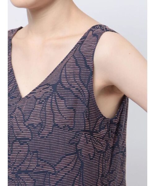 LAGUNAMOON（ラグナムーン）の「フラワージャガードVネックワンピース（ワンピース・レディース・ブラック/ネイビー・MEDIUM/SMALL）」の13枚目の写真