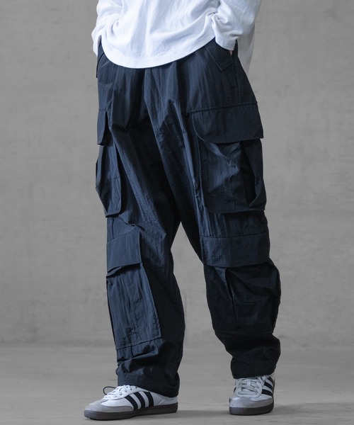 JOHN'S CLOSET（ジョンズクローゼット）の「【i】ナイロンワッシャー 4pocket  ワイドカーゴパンツ（カーゴパンツ・メンズ・ホワイト/ブラック/カーキ・MEDIUM/LARGE/X-LARGE）」の3枚目の写真