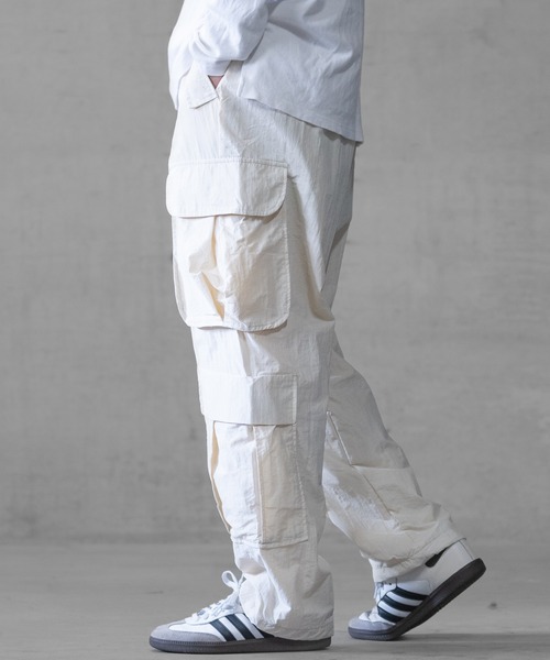JOHN'S CLOSET（ジョンズクローゼット）の「【i】ナイロンワッシャー 4pocket  ワイドカーゴパンツ（カーゴパンツ・メンズ・ホワイト/ブラック/カーキ・MEDIUM/LARGE/X-LARGE）」の5枚目の写真