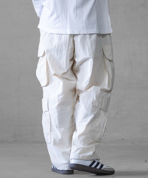 JOHN'S CLOSET（ジョンズクローゼット）の「【i】ナイロンワッシャー 4pocket  ワイドカーゴパンツ（カーゴパンツ・メンズ・ホワイト/ブラック/カーキ・MEDIUM/LARGE/X-LARGE）」の6枚目の写真