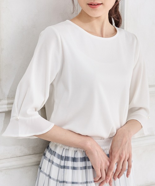 Honeys(ハニーズ)の「袖口パール付きトップス(Tシャツ/カットソー・レディース・アイボリー/ブラック/サックスブルー/ラベンダー・S/M/L/LL)」の2枚目の写真