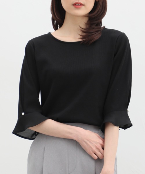 Honeys(ハニーズ)の「袖口パール付きトップス(Tシャツ/カットソー・レディース・アイボリー/ブラック/サックスブルー/ラベンダー・S/M/L/LL)」の3枚目の写真
