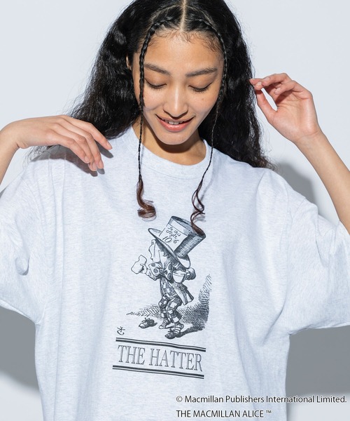 re_k by JUNRED（レクバイジュンレッド）の「マクミラン・アリスコラボ / アートワーク半袖Tee（Tシャツ/カットソー・メンズ・ライトグレー/グレー系その他/グレー・L/M/S）」の8枚目の写真