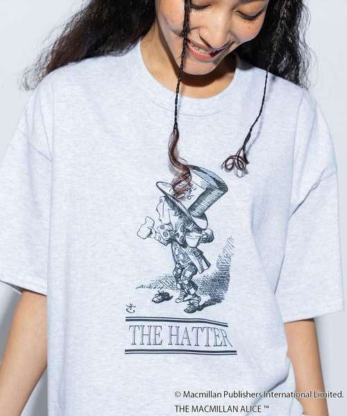 re_k by JUNRED（レクバイジュンレッド）の「マクミラン・アリスコラボ / アートワーク半袖Tee（Tシャツ/カットソー・メンズ・ライトグレー/グレー系その他/グレー・L/M/S）」の9枚目の写真