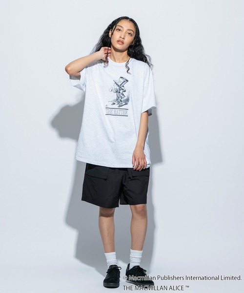 re_k by JUNRED（レクバイジュンレッド）の「マクミラン・アリスコラボ / アートワーク半袖Tee（Tシャツ/カットソー・メンズ・ライトグレー/グレー系その他/グレー・L/M/S）」の19枚目の写真