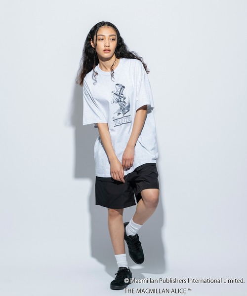 re_k by JUNRED（レクバイジュンレッド）の「マクミラン・アリスコラボ / アートワーク半袖Tee（Tシャツ/カットソー・メンズ・ライトグレー/グレー系その他/グレー・L/M/S）」の20枚目の写真