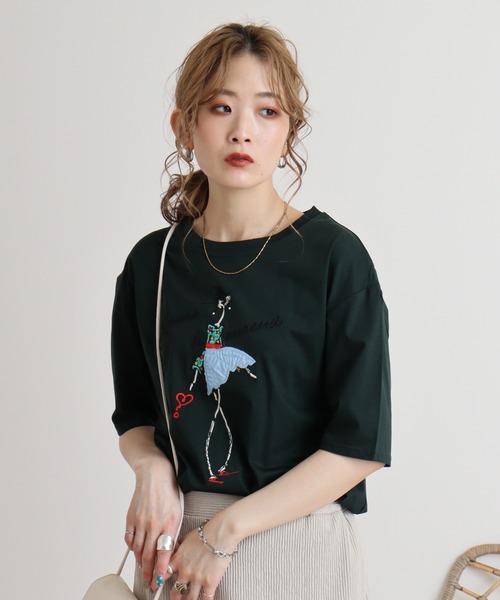 BRODIAEA(ブローディア)の「BRODIAEA シルケットコットン加工 刺繍Tシャツ(Tシャツ/カットソー・レディース・ダークグリーン/ネイビー/キャメル/レンガ/オフホワイト・40)」の11枚目の写真