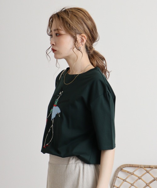 BRODIAEA(ブローディア)の「BRODIAEA シルケットコットン加工 刺繍Tシャツ(Tシャツ/カットソー・レディース・ダークグリーン/ネイビー/キャメル/レンガ/オフホワイト・40)」の12枚目の写真