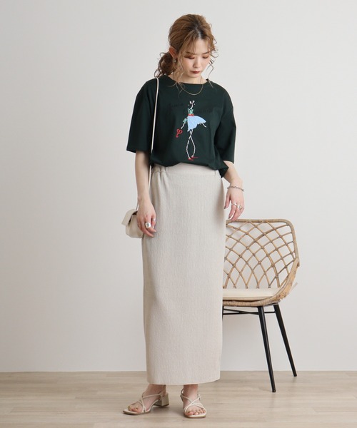 BRODIAEA(ブローディア)の「BRODIAEA シルケットコットン加工 刺繍Tシャツ(Tシャツ/カットソー・レディース・ダークグリーン/ネイビー/キャメル/レンガ/オフホワイト・40)」の14枚目の写真
