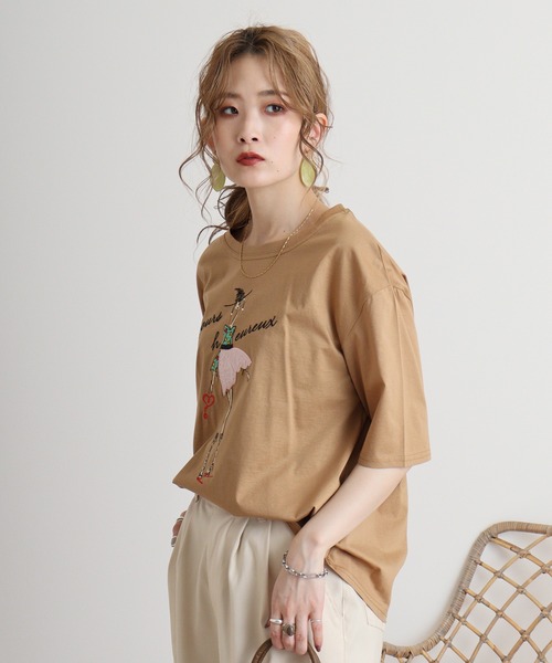 BRODIAEA(ブローディア)の「BRODIAEA シルケットコットン加工 刺繍Tシャツ(Tシャツ/カットソー・レディース・ダークグリーン/ネイビー/キャメル/レンガ/オフホワイト・40)」の22枚目の写真