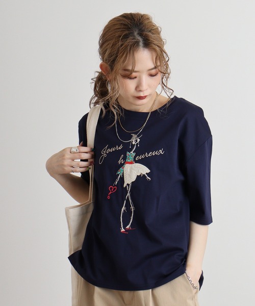 BRODIAEA(ブローディア)の「BRODIAEA シルケットコットン加工 刺繍Tシャツ(Tシャツ/カットソー・レディース・ダークグリーン/ネイビー/キャメル/レンガ/オフホワイト・40)」の17枚目の写真