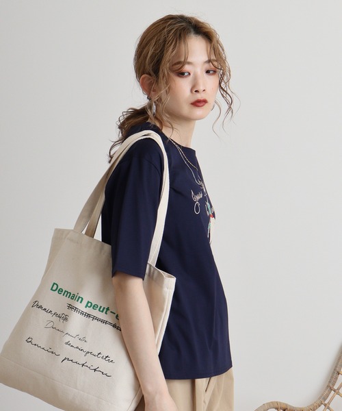 BRODIAEA(ブローディア)の「BRODIAEA シルケットコットン加工 刺繍Tシャツ(Tシャツ/カットソー・レディース・ダークグリーン/ネイビー/キャメル/レンガ/オフホワイト・40)」の18枚目の写真