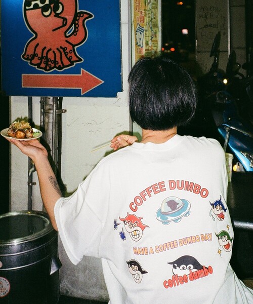 FREAK'S STORE（フリークスストア）の「COFFEE DUMBO/コーヒー ダンボ UFO TEE/ユーフォー Tシャツ/バックプリント（Tシャツ/カットソー・メンズ・ブラック/グレー/オフホワイト・MEDIUM/LARGE/X-LARGE）」の9枚目の写真
