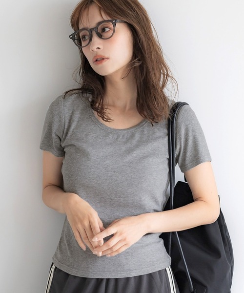 coca（coca）（コカ）の「＼新色登場！／とろみリブUネックTシャツ（Tシャツ/カットソー・レディース・ホワイト/ブラック/グレー/ライトベージュ/チャコール/ブラウン・M/L/S）」の3枚目の写真