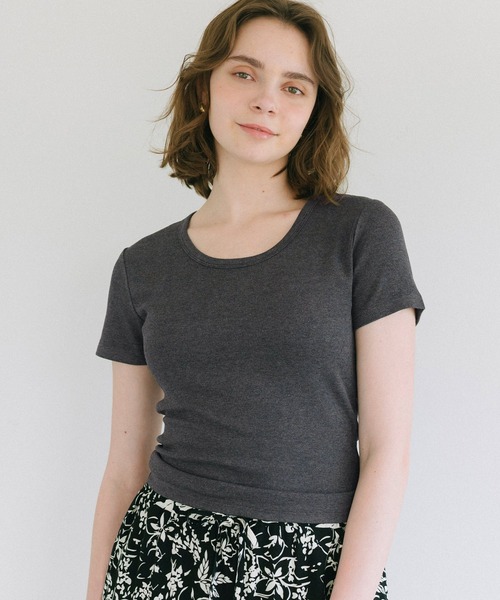 coca（coca）（コカ）の「＼新色登場！／とろみリブUネックTシャツ（Tシャツ/カットソー・レディース・ホワイト/ブラック/グレー/ライトベージュ/チャコール/ブラウン・M/L/S）」の4枚目の写真