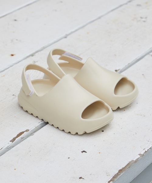 riziere(リジェール)の「プラットフォームサンダル(サンダル・キッズ・ライトベージュ/ブラック・15cm/16cm/17cm/18cm/19cm)」の1枚目の写真