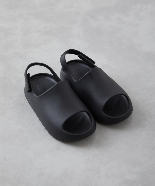 riziere(リジェール)の「プラットフォームサンダル(サンダル・キッズ・ライトベージュ/ブラック・15cm/16cm/17cm/18cm/19cm)」の2枚目の写真