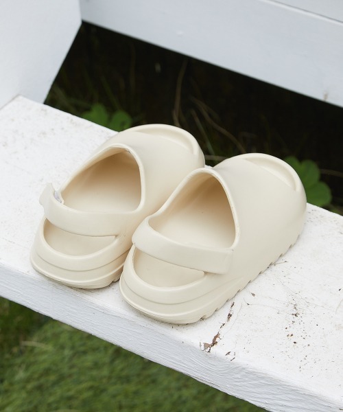 riziere(リジェール)の「プラットフォームサンダル(サンダル・キッズ・ライトベージュ/ブラック・15cm/16cm/17cm/18cm/19cm)」の3枚目の写真