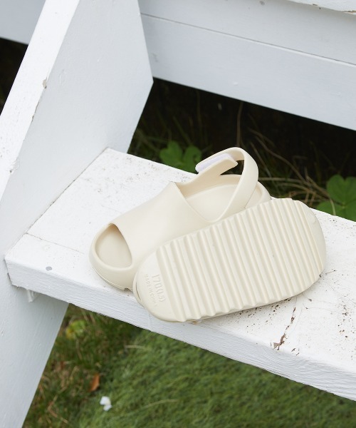 riziere(リジェール)の「プラットフォームサンダル(サンダル・キッズ・ライトベージュ/ブラック・15cm/16cm/17cm/18cm/19cm)」の7枚目の写真