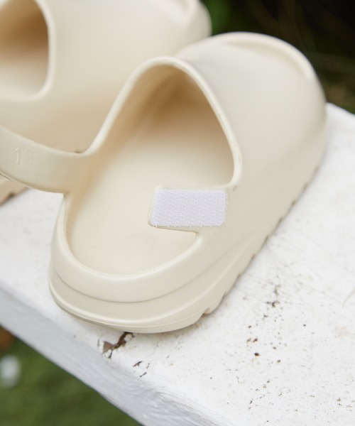 riziere(リジェール)の「プラットフォームサンダル(サンダル・キッズ・ライトベージュ/ブラック・15cm/16cm/17cm/18cm/19cm)」の6枚目の写真