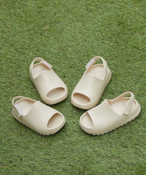 riziere(リジェール)の「プラットフォームサンダル(サンダル・キッズ・ライトベージュ/ブラック・15cm/16cm/17cm/18cm/19cm)」の4枚目の写真