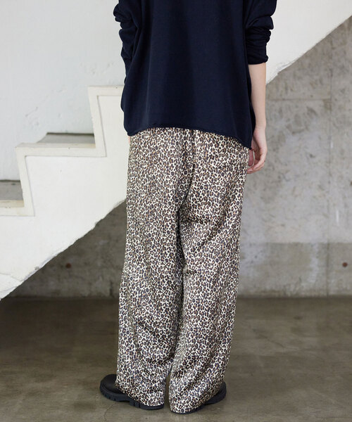 SLOBE IENA(スローブイエナ)の「プリントサテンイージーパンツ(その他パンツ・レディース・キャメル/ブラック・FREE)」の20枚目の写真