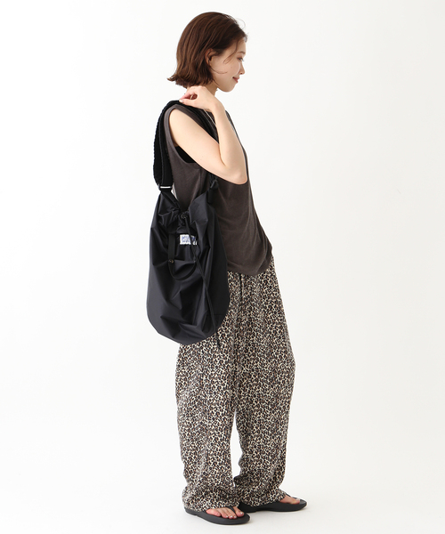 SLOBE IENA(スローブイエナ)の「プリントサテンイージーパンツ(その他パンツ・レディース・キャメル/ブラック・FREE)」の16枚目の写真