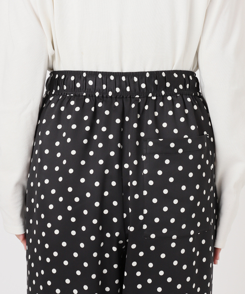 SLOBE IENA(スローブイエナ)の「プリントサテンイージーパンツ(その他パンツ・レディース・キャメル/ブラック・FREE)」の7枚目の写真