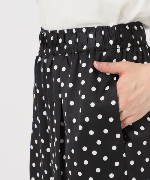 SLOBE IENA(スローブイエナ)の「プリントサテンイージーパンツ(その他パンツ・レディース・キャメル/ブラック・FREE)」の6枚目の写真