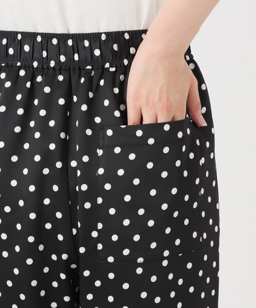 SLOBE IENA(スローブイエナ)の「プリントサテンイージーパンツ(その他パンツ・レディース・キャメル/ブラック・FREE)」の5枚目の写真