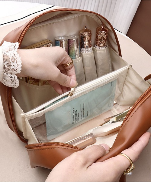 LA VORAGINE（ラ ヴォラジネ）の「大容量マルチトラベルメイクポーチ ハンドル付き（ポーチ・レディース・ブラック/ブラウン/アイボリー/ピンク・FREE）」の6枚目の写真