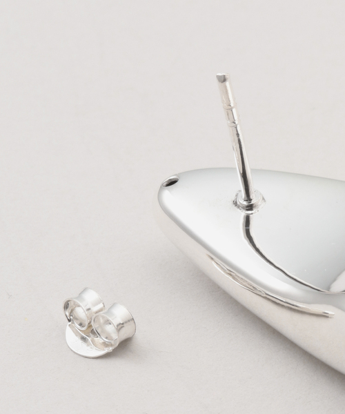 AP STUDIO（エーピーストゥディオ）の「【Camille Surault】triangle earrings（ピアス（両耳用）・レディース・シルバー・FREE）」の5枚目の写真