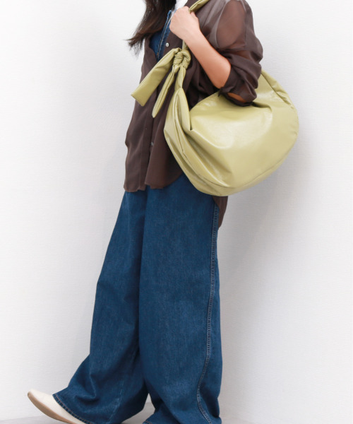 cache cache（カシュ カシュ）の「カシュカシュ cachecache / ソフトエナメルノットビッグショルダー（ショルダーバッグ・レディース・アイボリー/ライトグリーン/ブラック・FREE）」の10枚目の写真