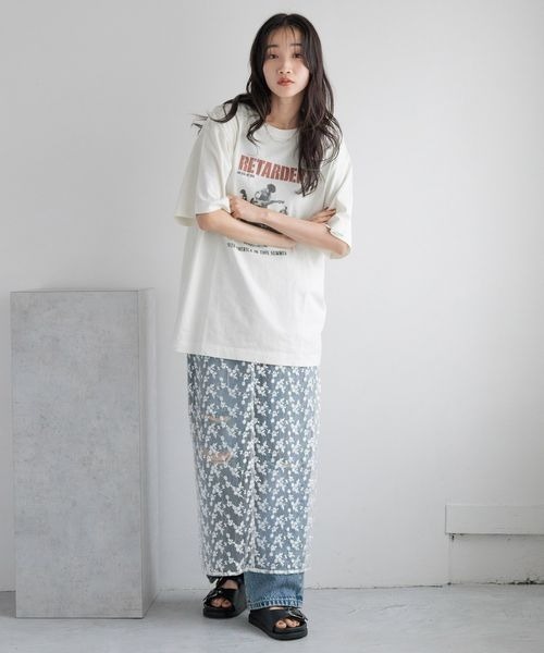 LOWRYS FARM(ローリーズファーム)の「フォトグラフィックTシャツ 139613(Tシャツ/カットソー・レディース・アイボリー/グレー/チャコールグレー・FREE)」の11枚目の写真