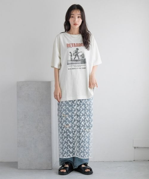 LOWRYS FARM(ローリーズファーム)の「フォトグラフィックTシャツ 139613(Tシャツ/カットソー・レディース・アイボリー/グレー/チャコールグレー・FREE)」の9枚目の写真