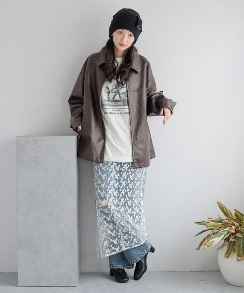 LOWRYS FARM(ローリーズファーム)の「フォトグラフィックTシャツ 139613(Tシャツ/カットソー・レディース・アイボリー/グレー/チャコールグレー・FREE)」の4枚目の写真