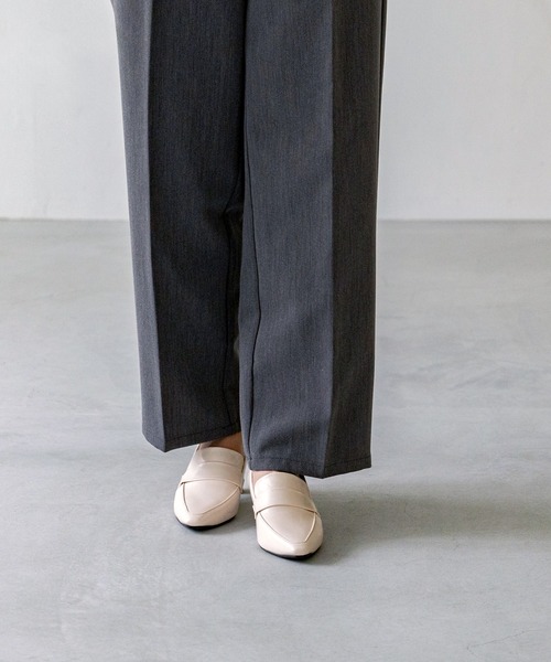 menue(メヌエ)の「ポインテッドトゥ ヒール ローファー(ローファー・レディース・アイボリー/ダークブラウン/ブラック・21.5cm/22.0cm/22.5cm/23.0cm/23.5cm/24.0cm/24.5cm/25.0cm/25.5cm/26.0cm)」の9枚目の写真