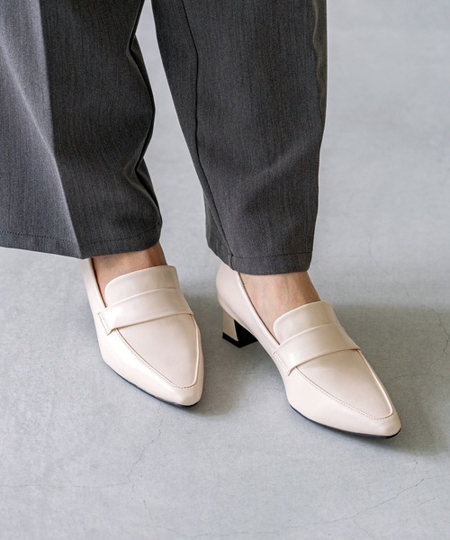 menue(メヌエ)の「ポインテッドトゥ ヒール ローファー(ローファー・レディース・アイボリー/ダークブラウン/ブラック・21.5cm/22.0cm/22.5cm/23.0cm/23.5cm/24.0cm/24.5cm/25.0cm/25.5cm/26.0cm)」の4枚目の写真