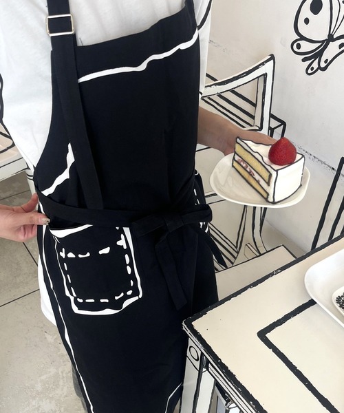 ALAND（エーランド）の「【UNISEX】ALAND×2DCAFE／2Dエプロン（エプロン・レディース・ホワイト/ブラック・FREE）」の2枚目の写真
