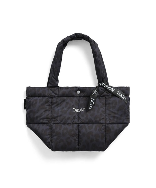 TAION(タイオン)の「【TAION(タイオン)】〈グッズ〉ベーシック ランチ ダウントートバッグS(トートバッグ・メンズ・チャコール/サンドベージュ/オフホワイト/ネイビー/グリーン系その他2/レオパード/オリーブ/ダークパープル/ダークブルー/ブラック/ブラウン系1/ベージュ/ベージュ系1/ネイビー系6/ダークネイビー/パープル/ダークオリーブ/ブラック系3/ライトグレー/ブラウン系8・ONESIZE)」の17枚目の写真