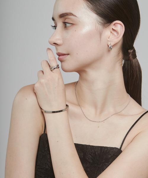 ciite' surgical stainless(シーテサージカルステンレス)の「【 金属アレルギー対応 】 ハートビジュー シンプルブレスレット / バングル サージカルステンレス(ブレスレット・レディース・シルバー/ゴールド・FREE)」の4枚目の写真