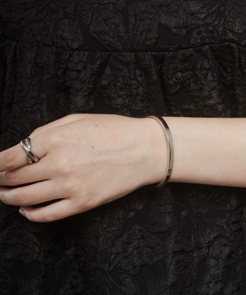 ciite' surgical stainless(シーテサージカルステンレス)の「【 金属アレルギー対応 】 ハートビジュー シンプルブレスレット / バングル サージカルステンレス(ブレスレット・レディース・シルバー/ゴールド・FREE)」の5枚目の写真