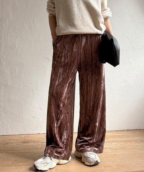 LBC(エルビーシー)の「クラッシュベロアイージーパンツ(その他パンツ・レディース・グレー/ブラウン系その他/ブラック/ブルー系その他・M)」の1枚目の写真