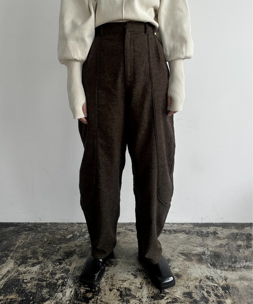 lawgy（ラウジー）の「wool like mix curve pants / ウールライクミックスカーブパンツ（その他パンツ・レディース・チャコール/ブラウン・FREE）」の2枚目の写真