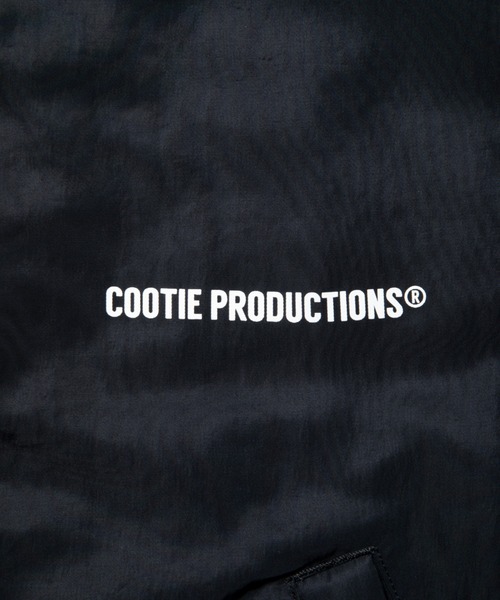 COOTIE PRODUCTIONS(クーティープロダクションズ)の「Error Fit Padded Coach Jacket(ナイロンジャケット・メンズ・ブラック・MEDIUM/LARGE/X-LARGE/SMALL)」の3枚目の写真