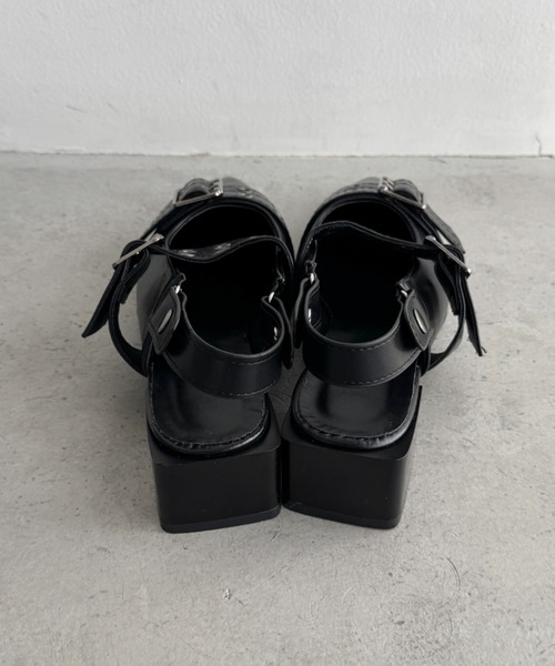 Loueme（ルエム）の「ハトメベルトダブルストラップミュール（パンプス・レディース・ブラック/アイボリー・24.5cm/23.5cm）」の18枚目の写真